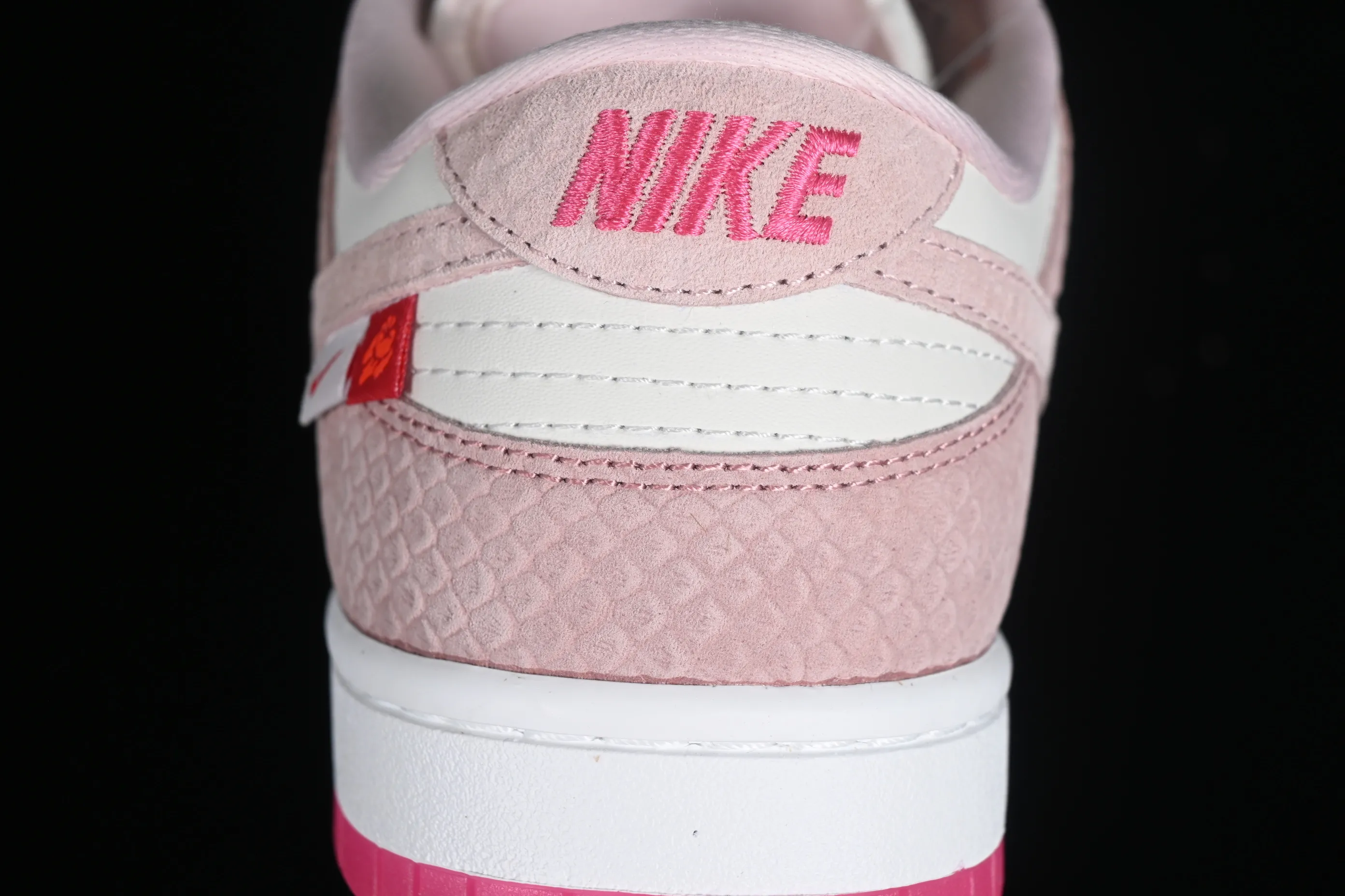 All categories Nk SB Dunk series Nk SB Dunk Low low-top sneakers F version Nk Dunk Low 2024 Year of the Dragon customized model SB low-top casual sneakers FZ5065-118